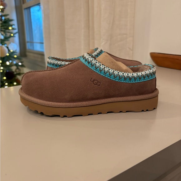 UGG Tan Slippers with Blue Accent - Picture 6 of 7